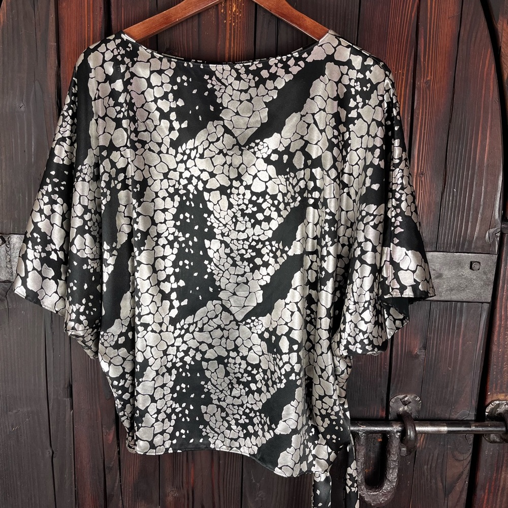 Vintage Siasia NY black and silver blouse S
